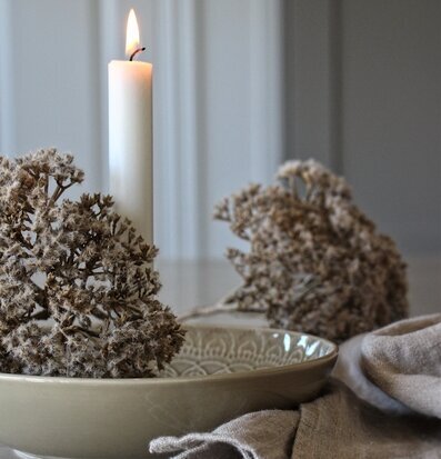 Bild av ljusskål med harmonisk och avskalad design