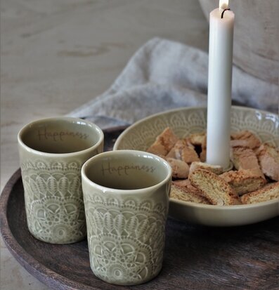 Bild av ljusskål och ljuslyktor i harmonisk design