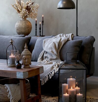 Bild av stämningsfullt vardagsrum med modern inredning