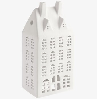 Ljusstake Storstaden Nr 3 från Storefactory i vit keramik