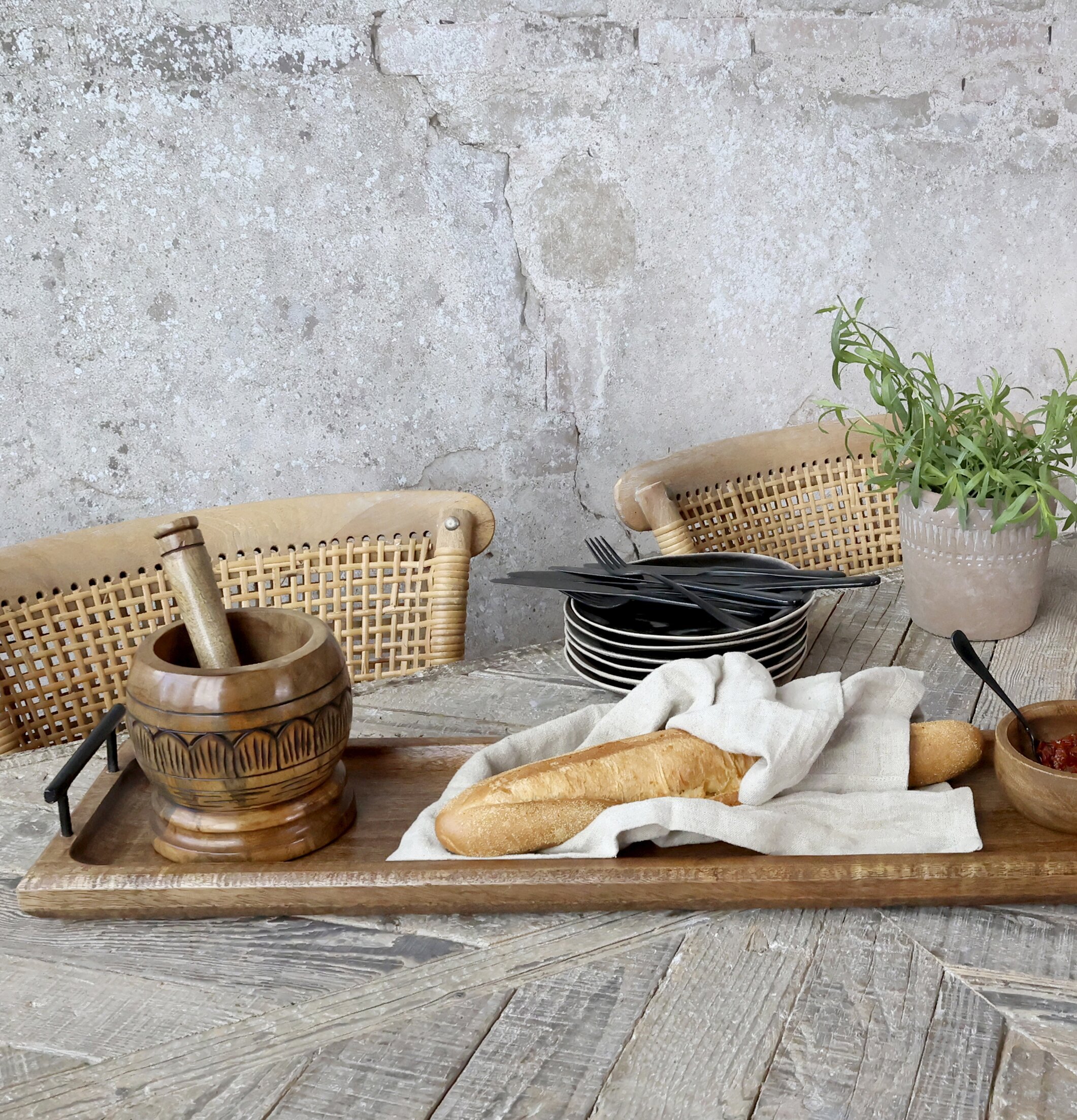 Träfat Med Handtag från Chic Antique på rustikt träbord