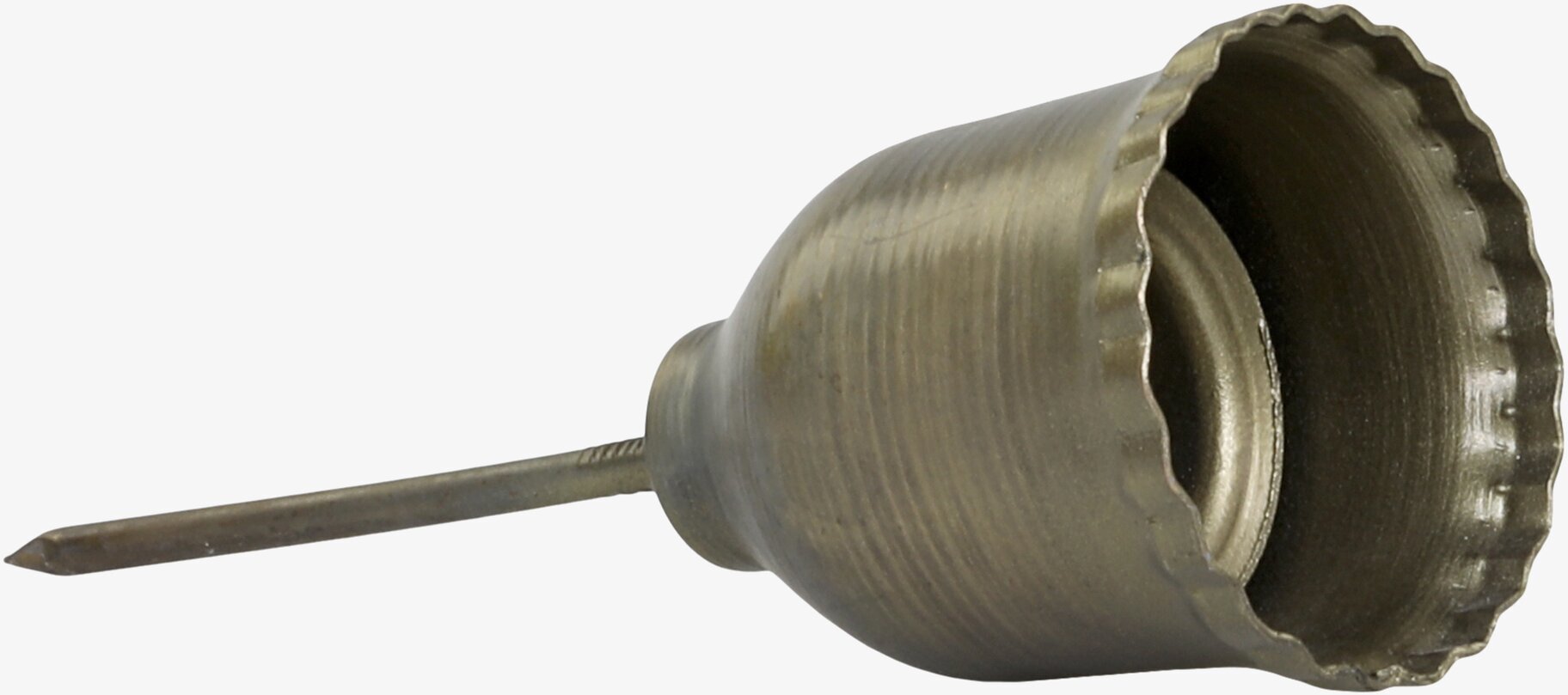 Bild av antik mässingsljushållare med rustik design