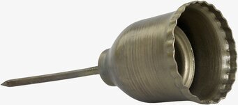 Bild av antik mässingsljushållare med rustik design