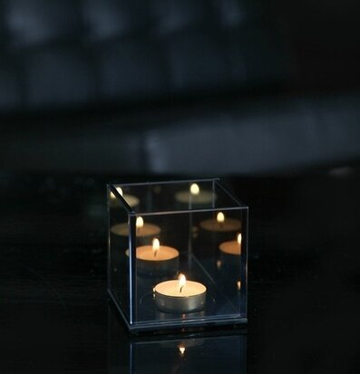 Bild av elegant ljuslykta i modern och stilren design