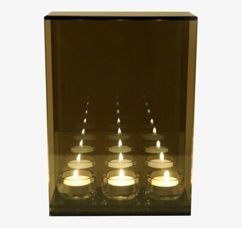 Foto av modern rektangulär ljuslykta i rökgrått glas