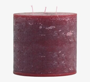 Bild av mörkrött blockljus med rustik finish