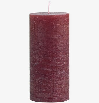 Bild av rustikt blockljus i mörkröd färg