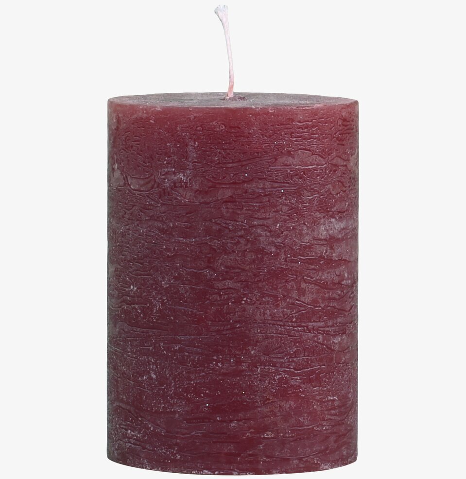 Bild av mörkrött blockljus med rustik charm