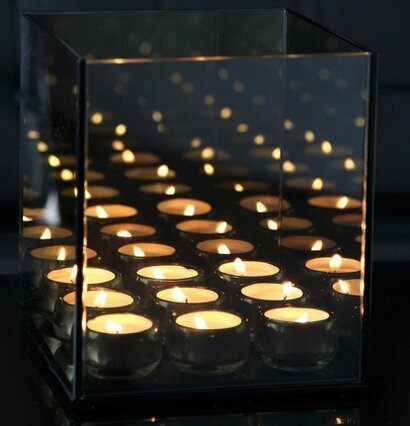 Endless 9 Light Cube Smokey från Endless Light på bord