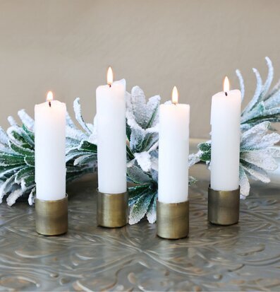 Bild av eleganta ljushållare i antik mässingsfinish