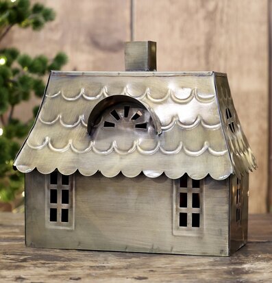 Ljuslykta Hus Antik Mässing från Chic Antique i rustik miljö