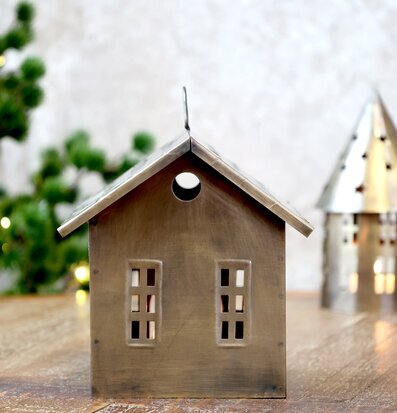 Ljuslykta Hus Antik Mässing från Chic Antique i antik stil