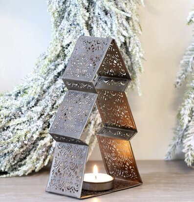 Bild av elegant ljuslykta med antik mässingsfinish