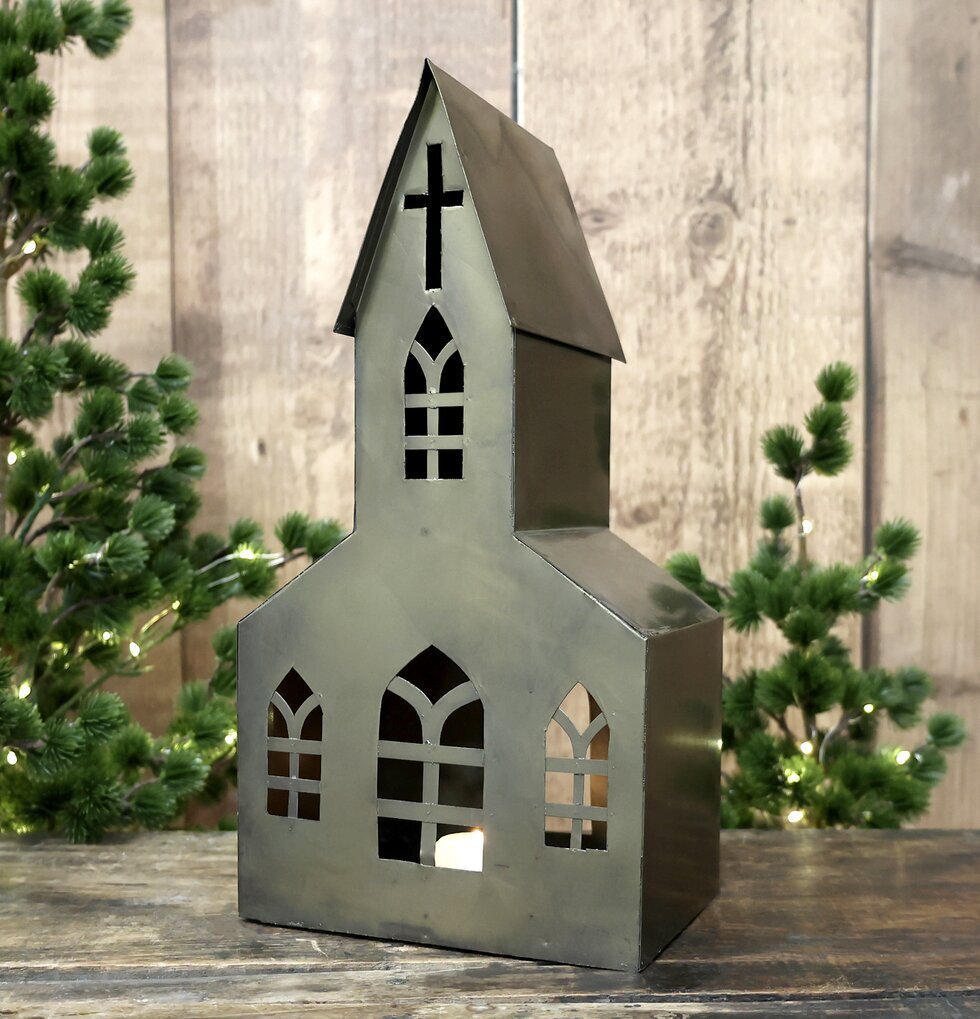 Ljuslykta Kyrka Antik Mässing från Chic Antique i rustik miljö