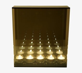 Bild av elegant ljuslykta med rökig grå glasdesign