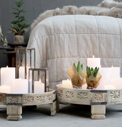 Bild av harmonisk inomhusmiljö med ljus och värme