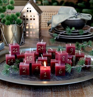 Bild av stämningsfull adventsdekoration med ljus