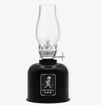 Foto av elegant och funktionell fotogenlampa i svart