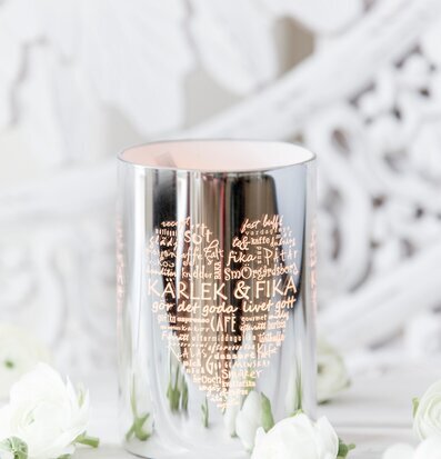 Bild av ljuslykta med svensk fika-kultur och design