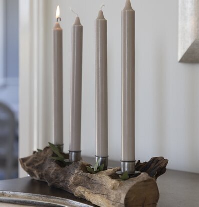 Bild av unik ljusstake med trädrotsdesign och ljus