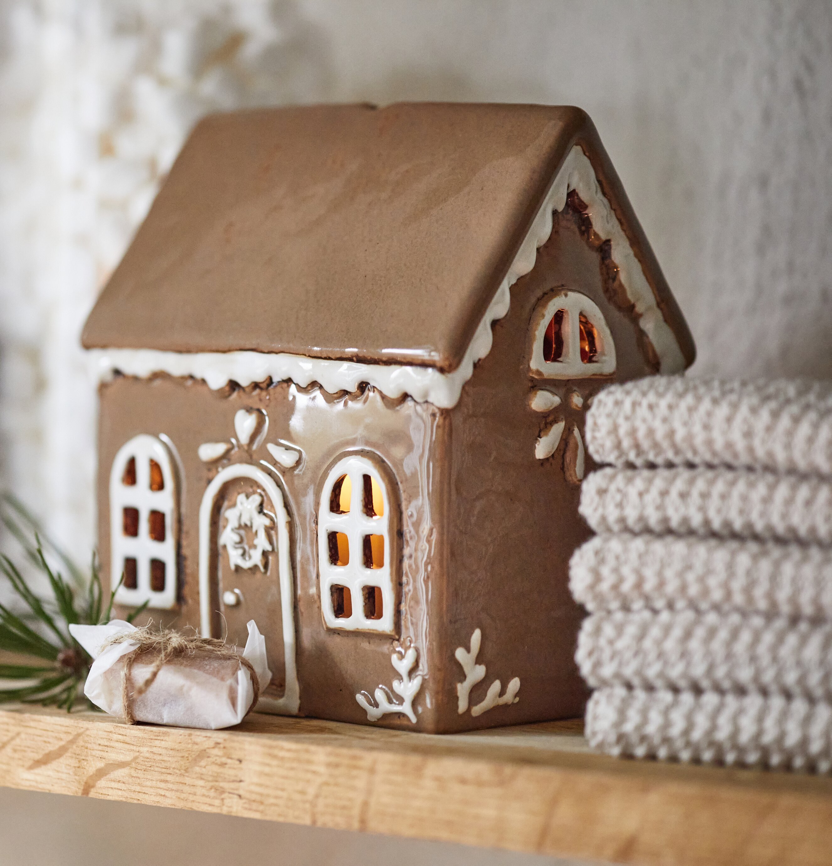 Ljuslykta Pepparkakshus Dörrkrans från IB Laursen på hylla