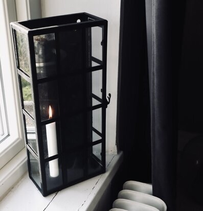 Bild av elegant väggljusstake i antiksvart miljö