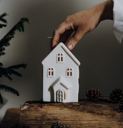 Ljusstake Hus Byn 12 från Storefactory i rustik miljö