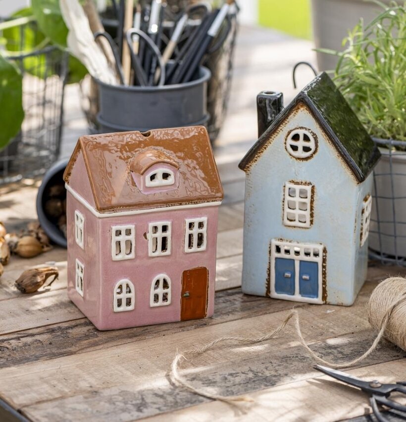 Ljuslykta Nyhavn Ljusblå från IB Laursen på rustikt träbord