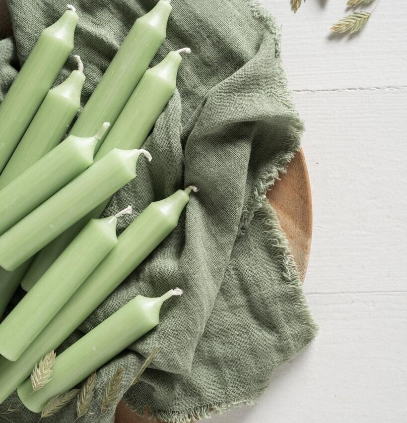 Stearinljus Rustik Kort Grön från IB Laursen på grönt tyg