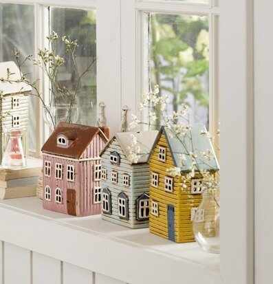 Ljuslykta Thorshavn Gul från IB Laursen på en fönsterbräda