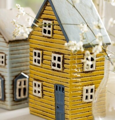 Ljuslykta Thorshavn Gul från IB Laursen, husformad och gul