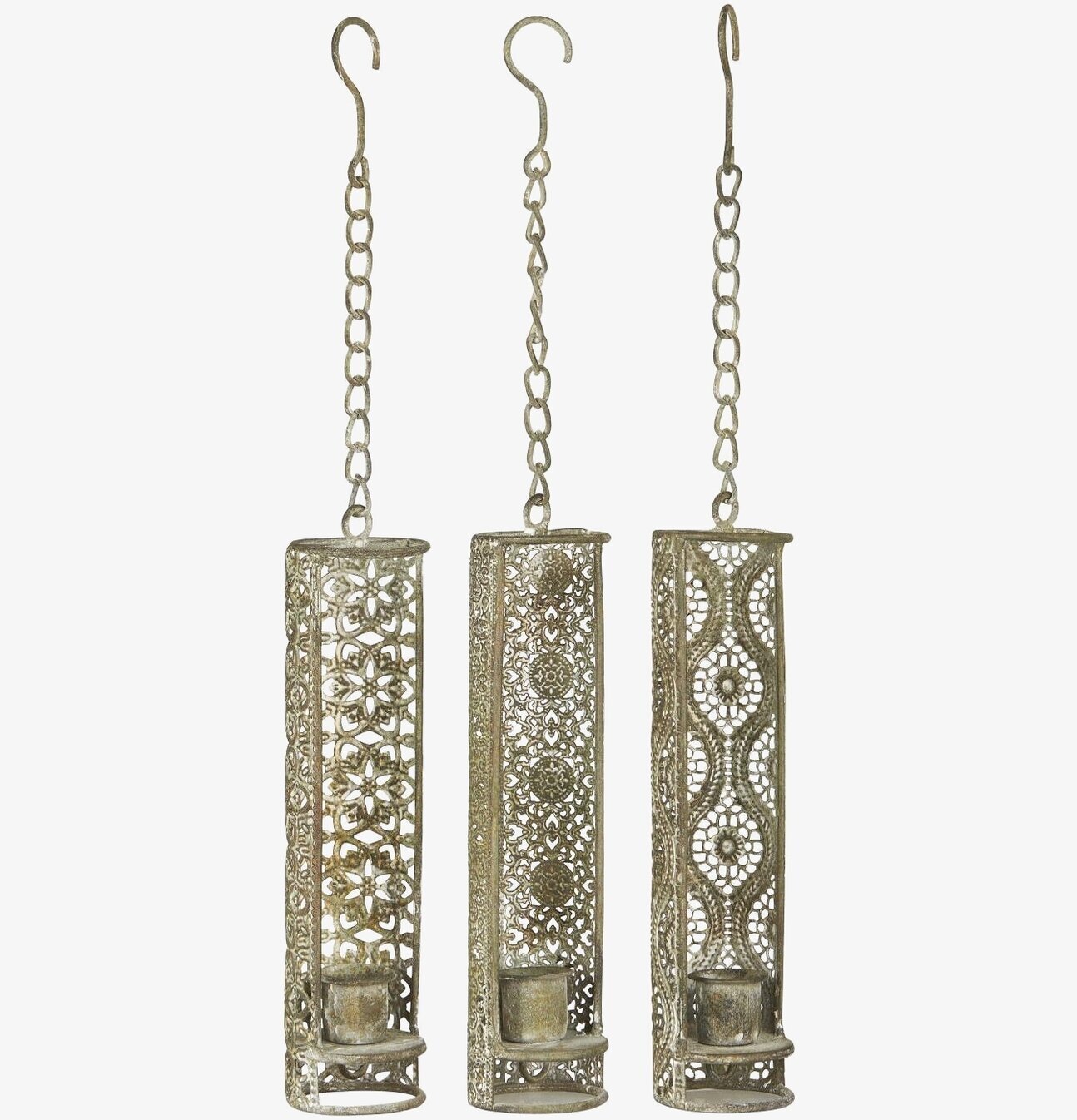 Bild av eleganta hängande ljusstakar i metallkonst