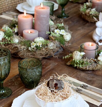 Ljuslykta Påskkrans Liten från Chic Antique på rustikt bord