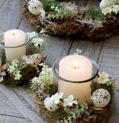 Ljuslykta Påskkrans Stor från Chic Antique på rustikt bord