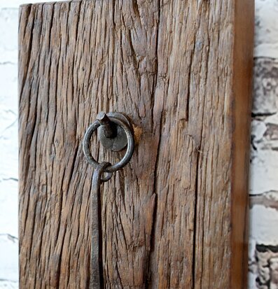 Bild av rustik väggljusstake i trä och metall