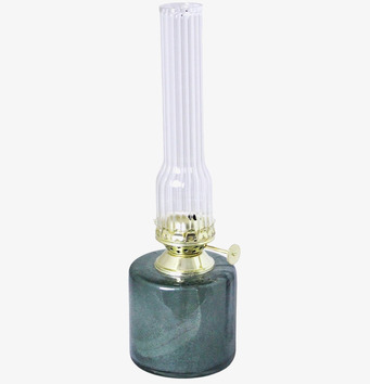 Bild av grön fotogenlampa med guld och glasdetaljer