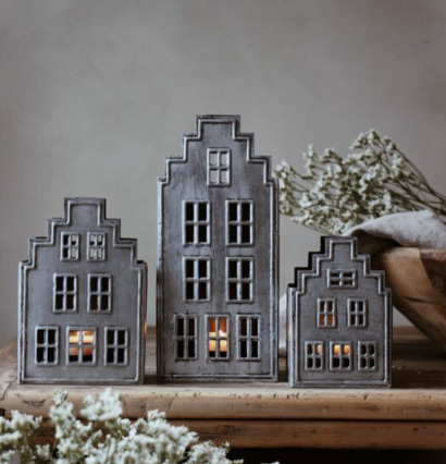 Majas Ljushus Lumiere Mellan från Majas Cottage på träbord