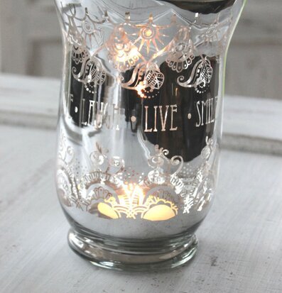 Bild av konstnärlig ljuslykta med inspirerande ord