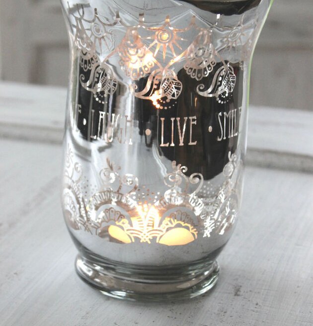 Bild av konstnärlig ljuslykta med inspirerande ord