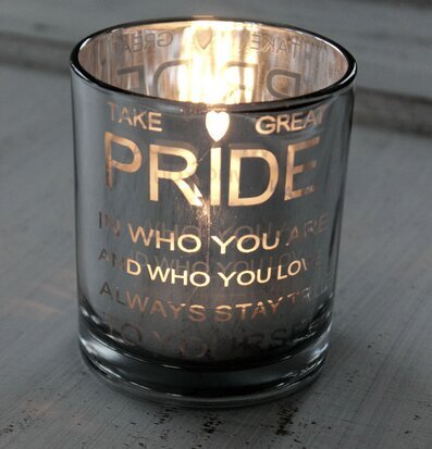 Bild av elegant ljuslykta med meningsfullt budskap