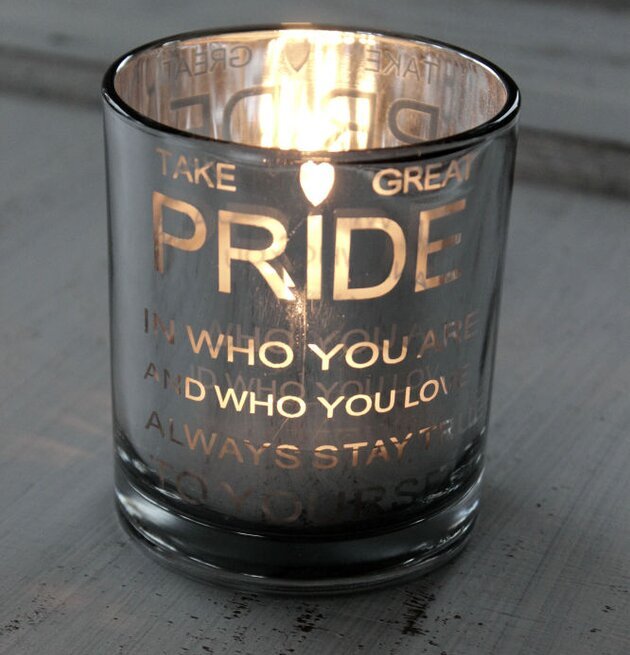 Bild av elegant ljuslykta med meningsfullt budskap