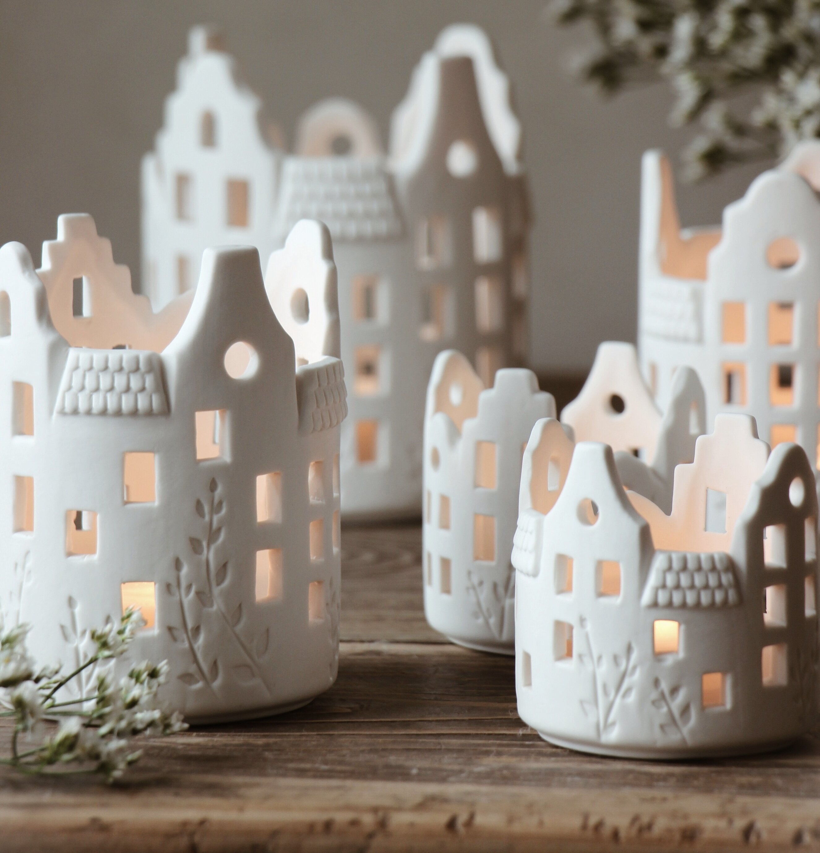 Ljushus Jardin Liten från Majas Cottage på rustikt träbord