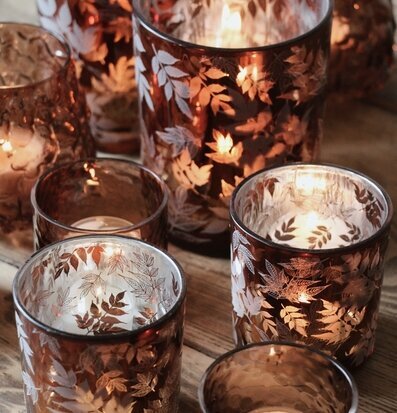 Ljuslykta Leaves 10x12cm från Majas Cottage på träyta