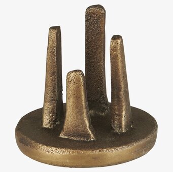 Foto av en unik ljusstake i brons med asymmetrisk design