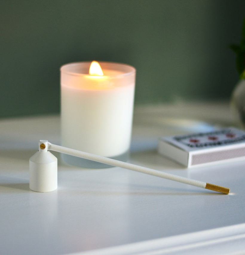 Bild av ljussläckare i lugn och harmonisk miljö