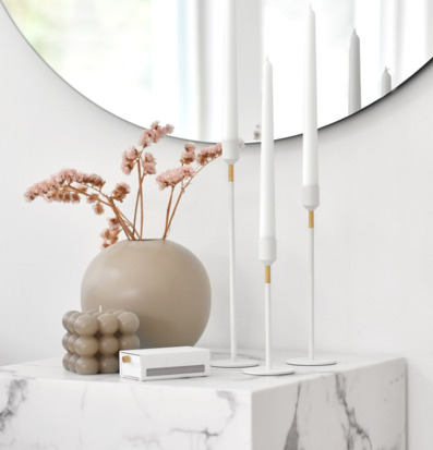 Foto av elegant ljusarrangemang med stilren design