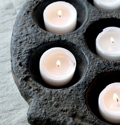 Bild av rustik ljusstake med sex ljus i antiksvart