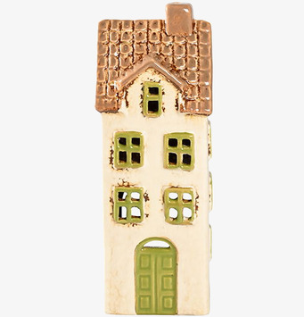 Bild av charmig ljuslykta formad som ett litet hus