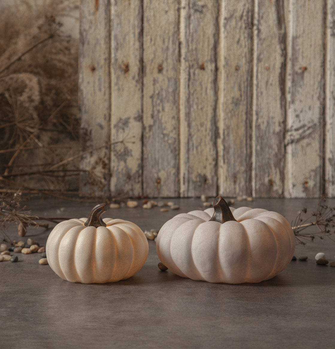 Dekoration Pumpa Sandy 15cm från Star Trading på rustikt bord