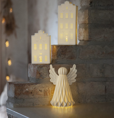 Bild av mysig bordsdekoration med LED och keramikdetaljer